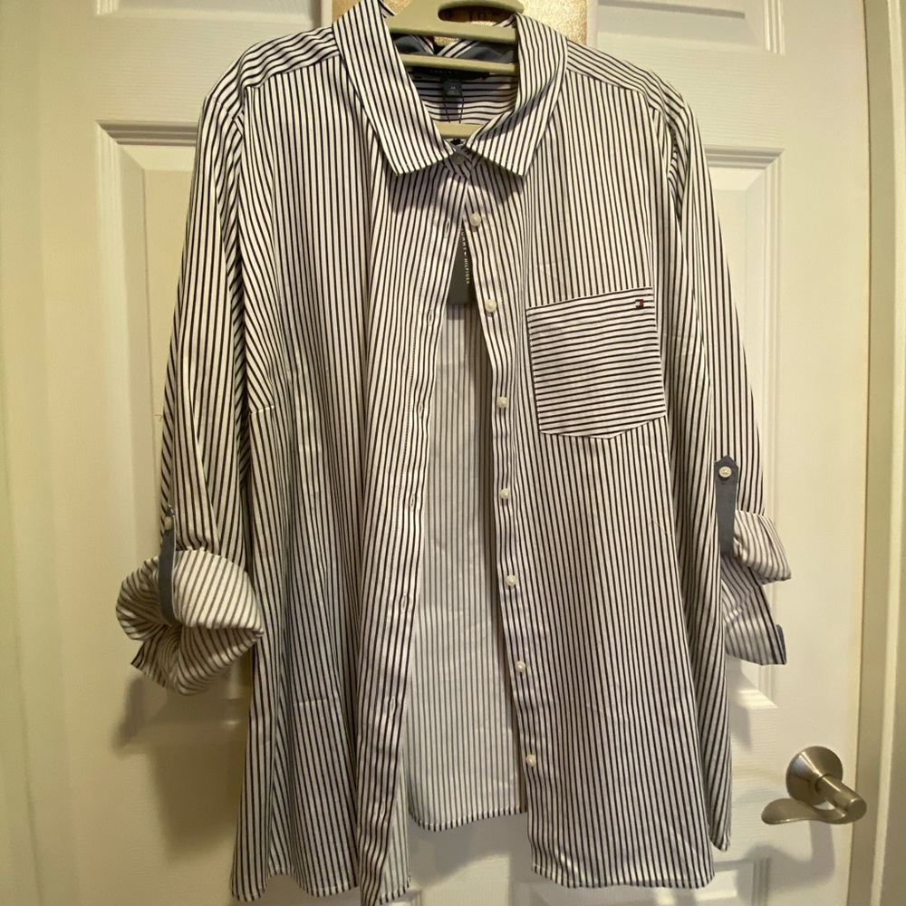 NWT super cute Tommy Hilfiger button up, women’s